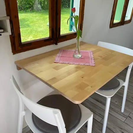 Апартаменты Tiny Haus Mit Wunderbarem Garten Лауинген